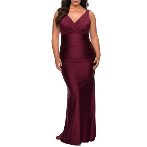 NEW‎ $360 La Femme Curve [ 16 ] Satin V Neck Trumpet Gown in Dark Berry - Picture 13 of 13
